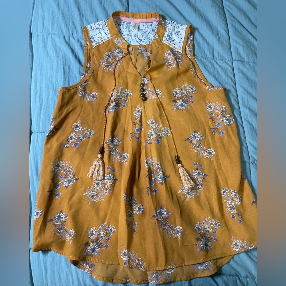 Flower Blouse with tie detail